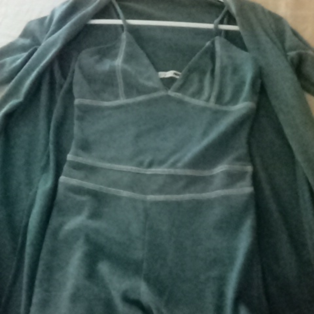 Clothes - Picture 4 of 4